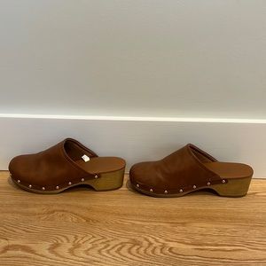 Universal Thread Clogs size 8.5 brown